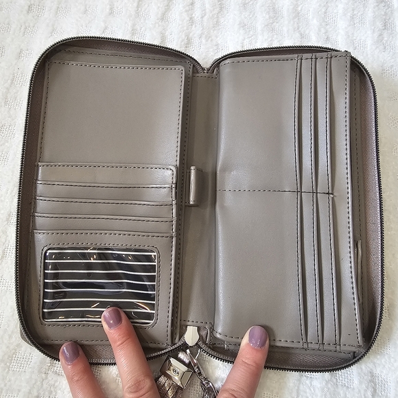 Stella & Dot Gathered Continental Wallet - Picture 2 of 13